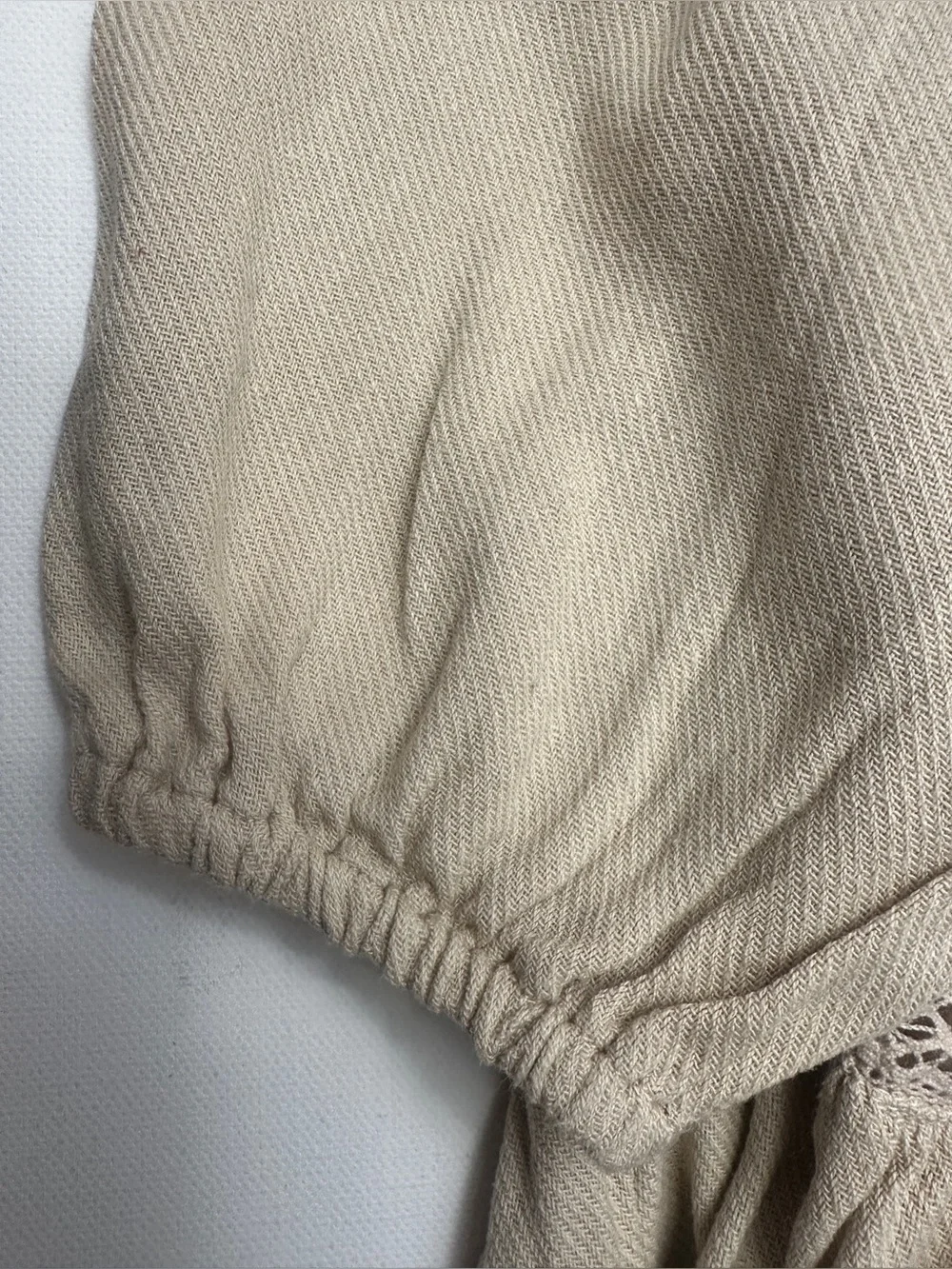 Zara girl’s Embroidered neckline and ruffled hem.  Size 3-4T.